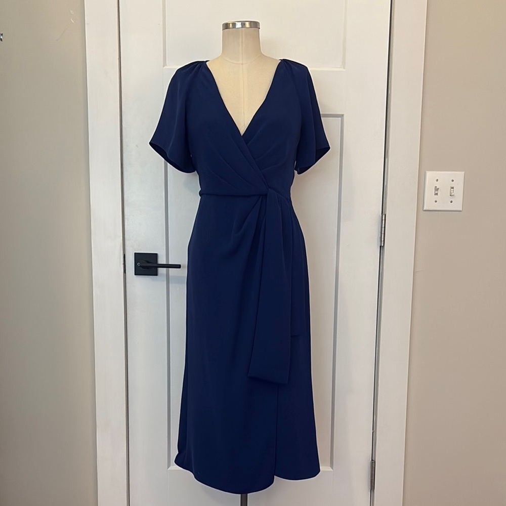 Jay Godfrey Chic Navy Wrap V-Neck Dress with Tied Waist